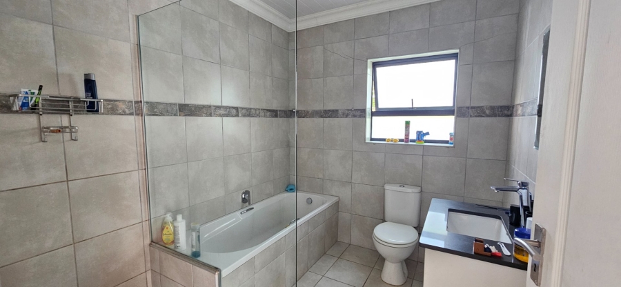 2 Bedroom Property for Sale in Fraaiuitsig Western Cape